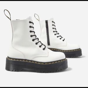 Like new women’s Dr. Martens jadon boots